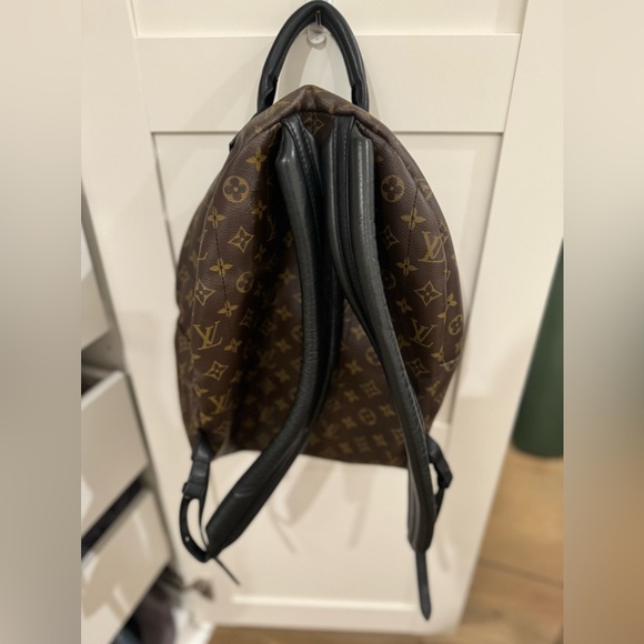 Selling an authentic Louis Vuitton Palm Spring MM Monogram backpack. - Picture 4 of 13